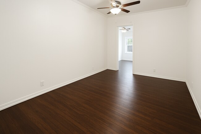 Building Photo - Marvelous 3-Bed Home in the Heart of Sherman Over 10,000 Sq Ft Lot!