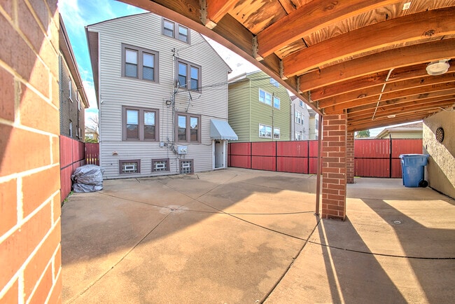 Building Photo - 4310 S Sawyer Ave
