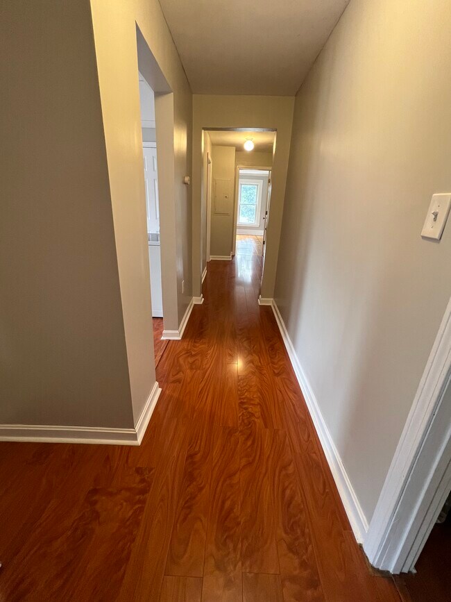 Building Photo - 6 Pleasant View St