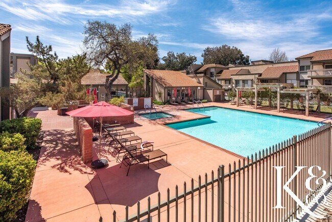 Building Photo - Ground-Floor Living in a Desirable 55+ Thousand Oaks Community
