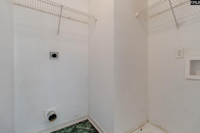 Building Photo - 19 Caddis Creek Ct