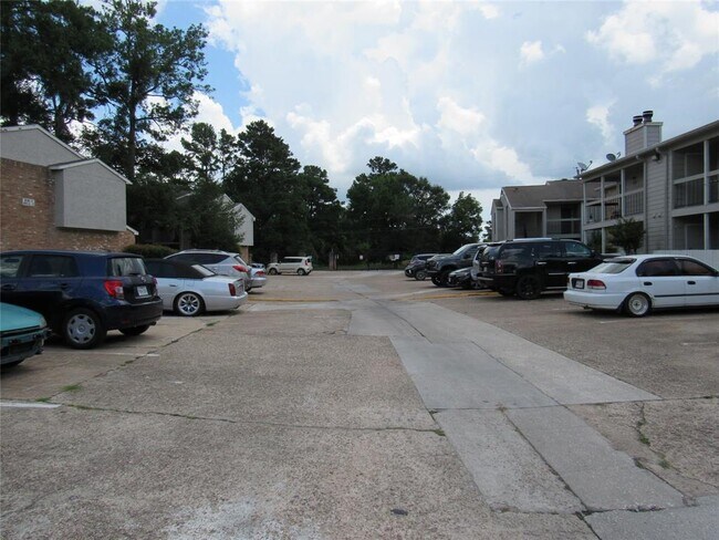 Building Photo - 17331 Red Oak Dr