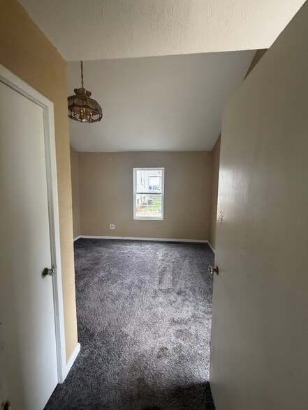 Building Photo - 1604 S Kneer Ave