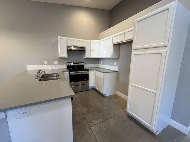Building Photo - 5326 Hillside136