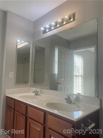 Building Photo - 1306 Stourbridge Lion Dr