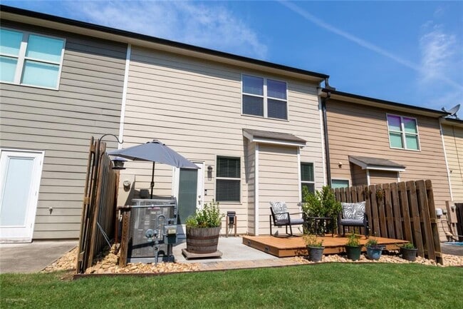 Building Photo - 168 Townview Dr