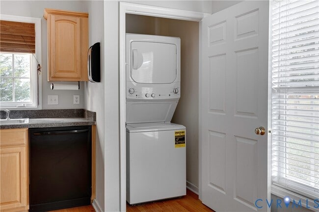 Building Photo - 6817 Kensington Ave