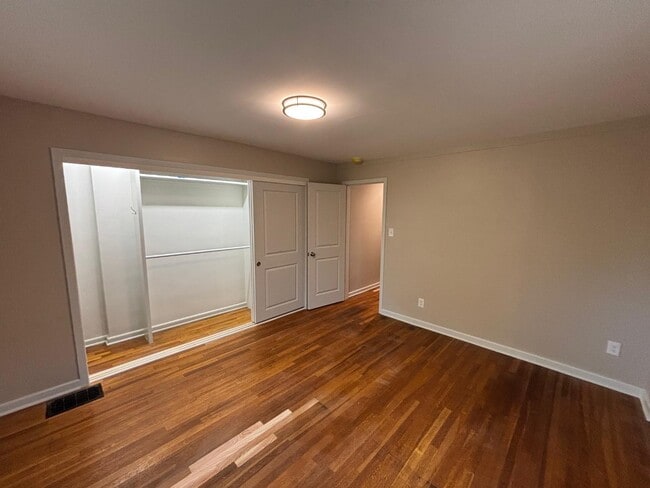 Building Photo - 1471 Ashland Ave