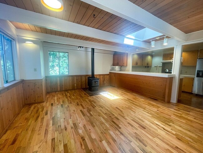 Building Photo - 3Bd/2.5Ba Edmonds Home