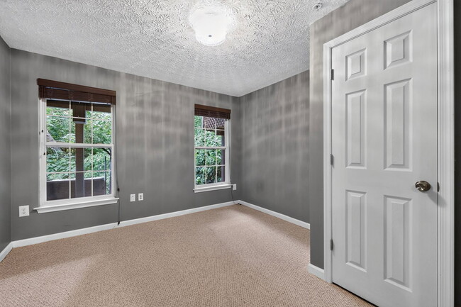 Building Photo - 8155 Deer Chase Ln