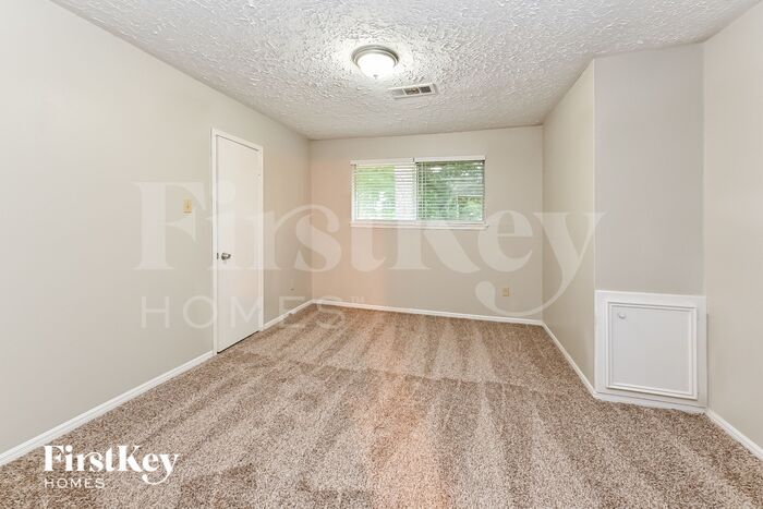Building Photo - 16911 Memorial Oaks Ln