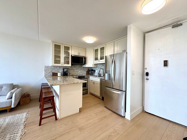Building Photo - Available Now- 1 BED/1 BATH/2 PRKG in Chateau Waikiki! ALL Utilities Included, 6 Mo. Lease, Fully...