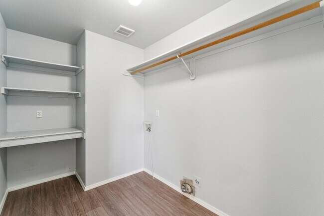 Building Photo - 7557 Arlington Dr