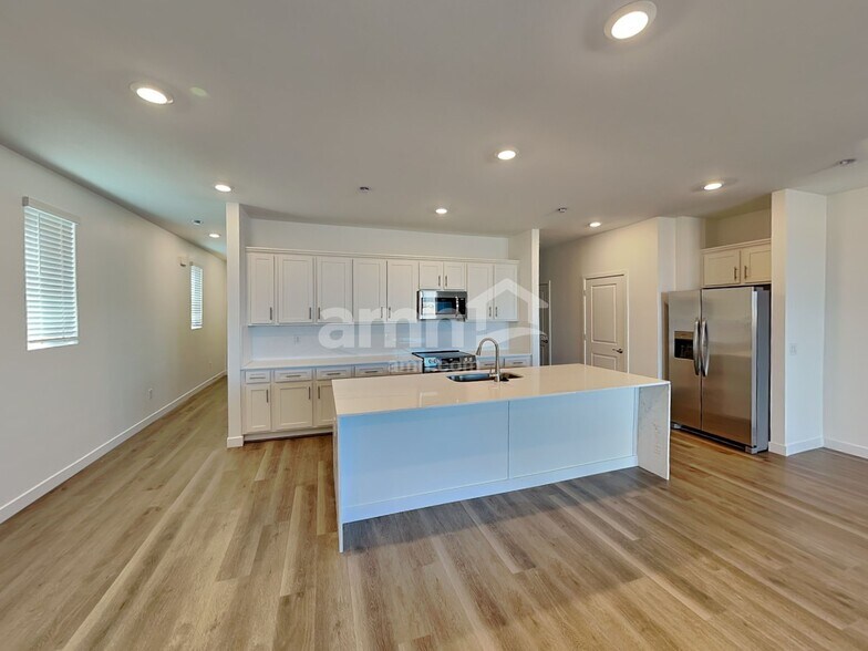 Building Photo - 9525 Harkes Dr