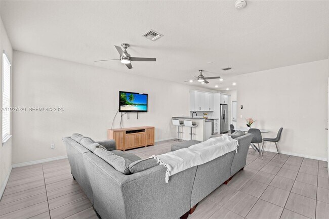 Building Photo - 1190 Eucalyptus Dr