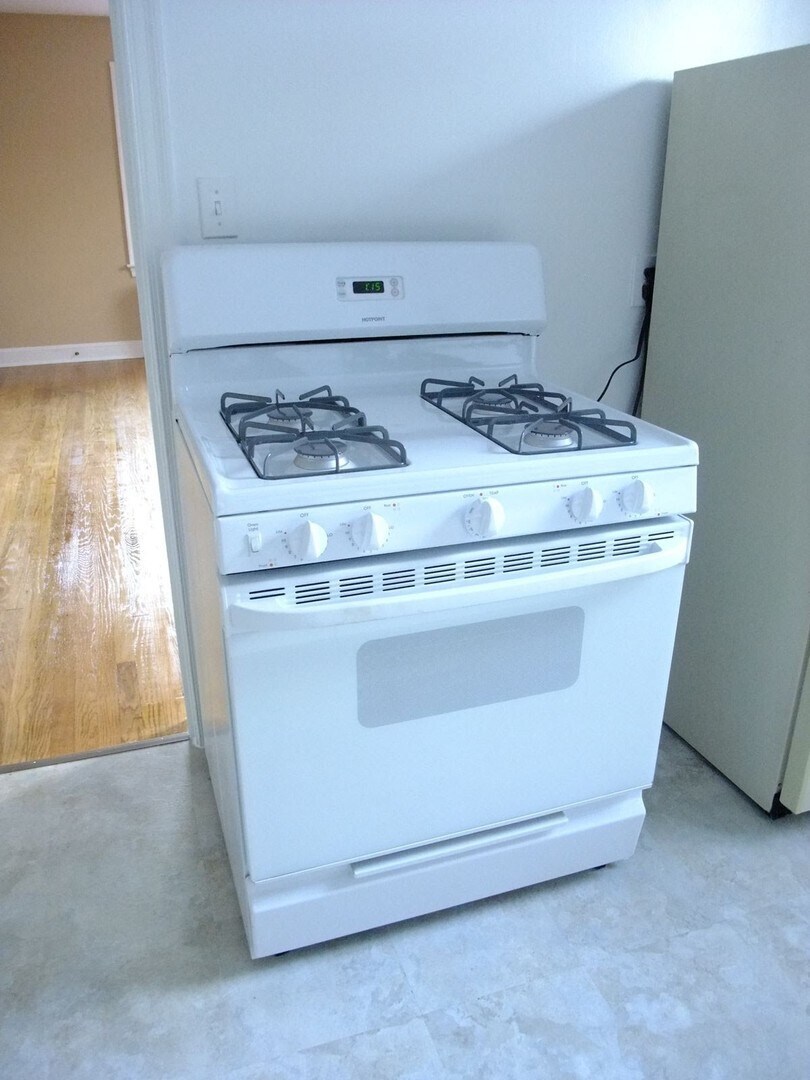 Building Photo - 8210 Greenwood Ave