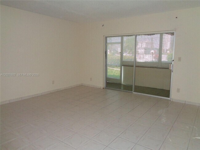 Building Photo - 450 Golden Isles Dr