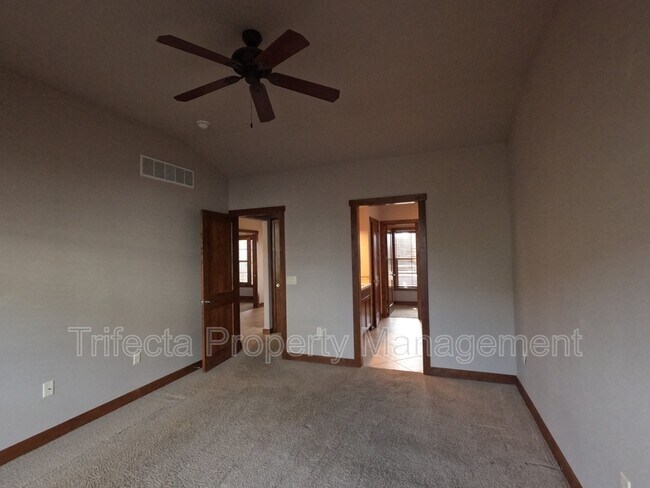 Building Photo - 1032 Hessen Dr