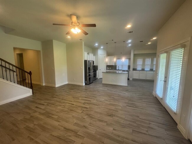 Building Photo - 150 Summer Pointe