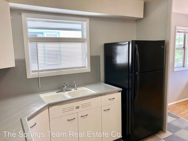 Building Photo - 2 br, 1 bath House - 24 N Logan Avenue