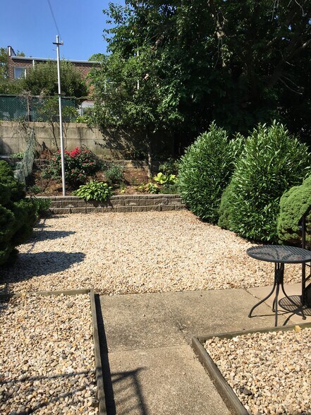 Outdoor Entertaining - 18-46 21st Rd
