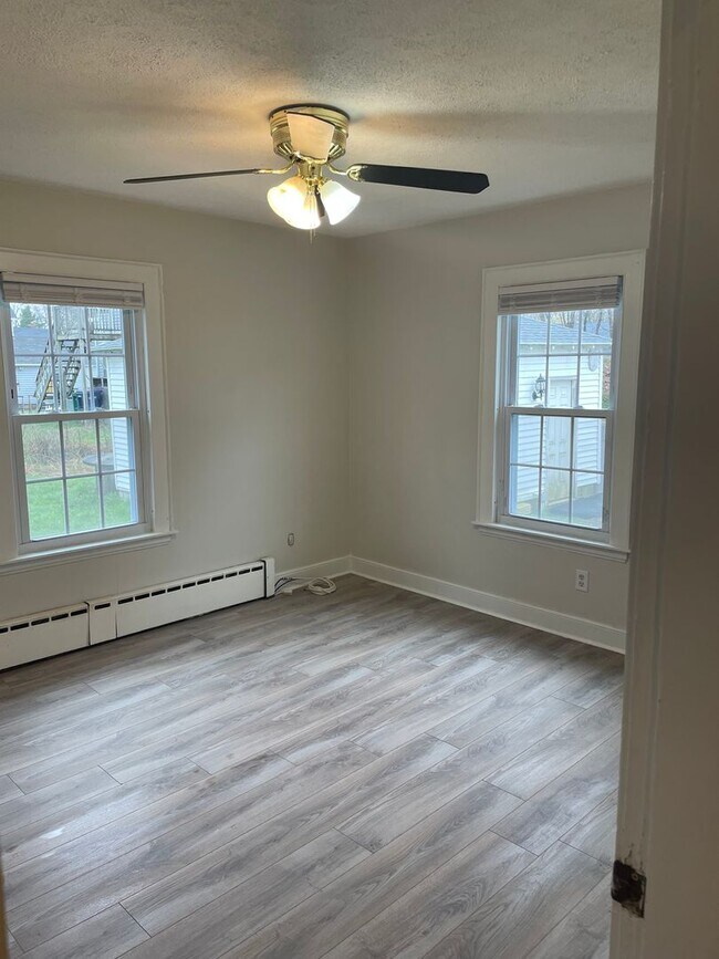 Building Photo - 12 Vine St