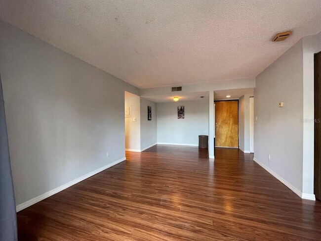 Building Photo - 2579 Countryside Blvd