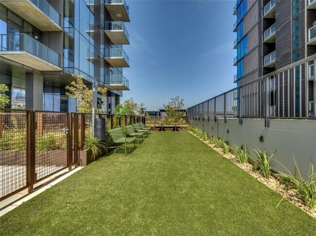 Building Photo - 44 East Ave