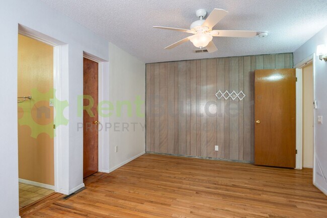 Building Photo - Call to schedule a showing at 505-808-6467