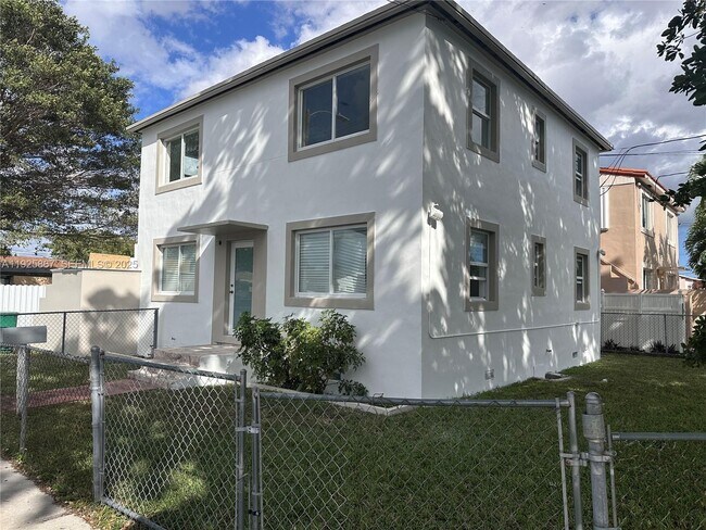 Building Photo - 1703 NW 34th Ave