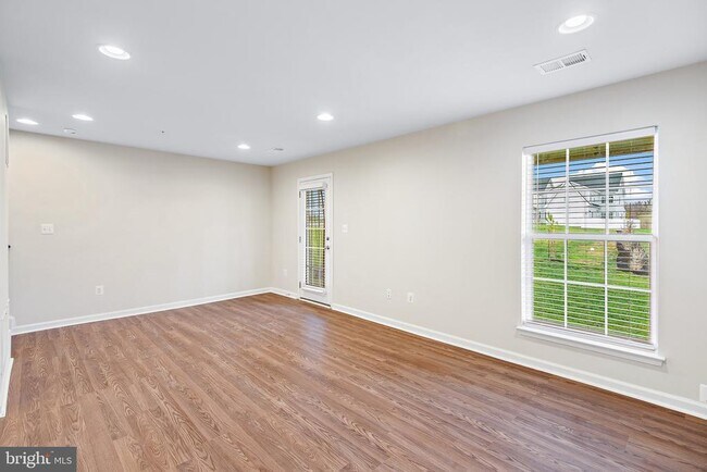 Building Photo - 1549 Wilmer Park Ln