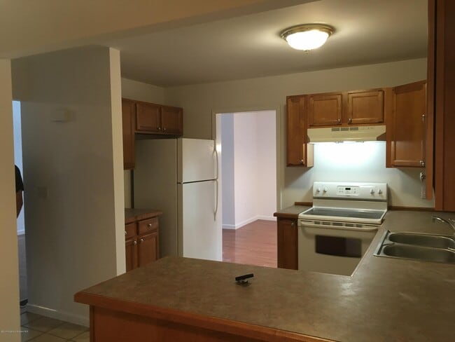 Building Photo - 554 S Keyser Ave