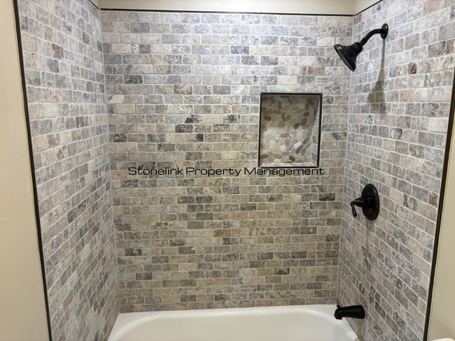 Building Photo - 31 Queen St