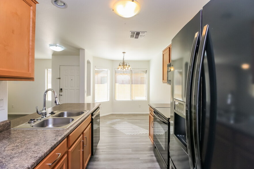 Building Photo - 1459 E Shari St