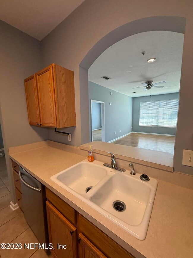 Building Photo - 7990 Baymeadows Rd