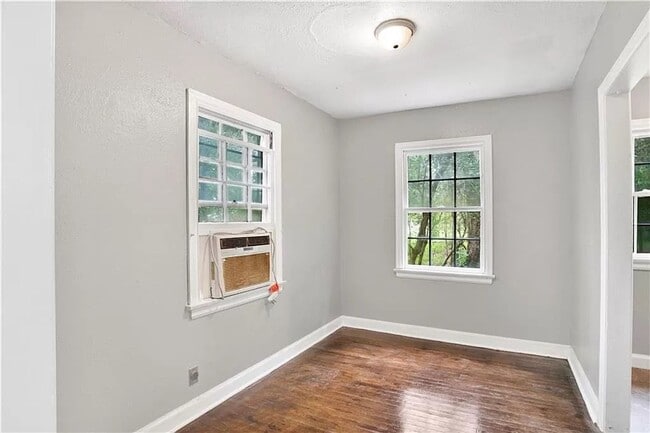 Building Photo - Newly Remodeled 2 Bedroom | 1 Bathroom