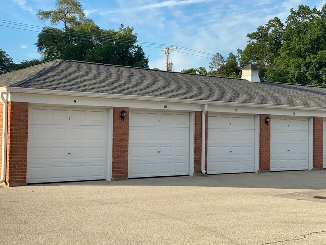 Building Photo - 550 Shorely Dr