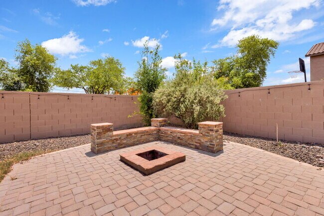 Building Photo - 5725 W Milada Dr