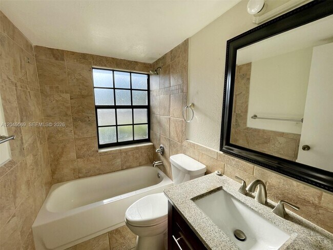 Building Photo - 2642 Riverside Dr