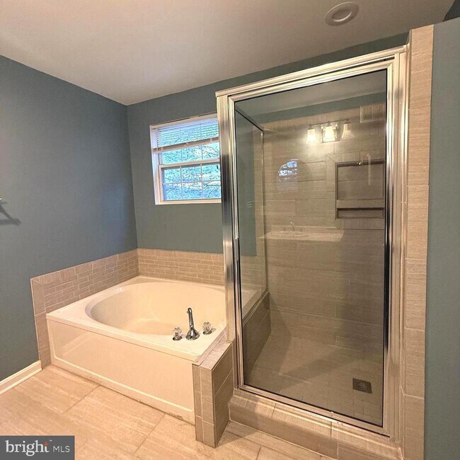 Building Photo - 13120 Misty Glen Ln