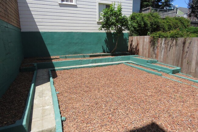 Building Photo - Noe Valley House - 3 beds-1.5 baths - VIEW - garage