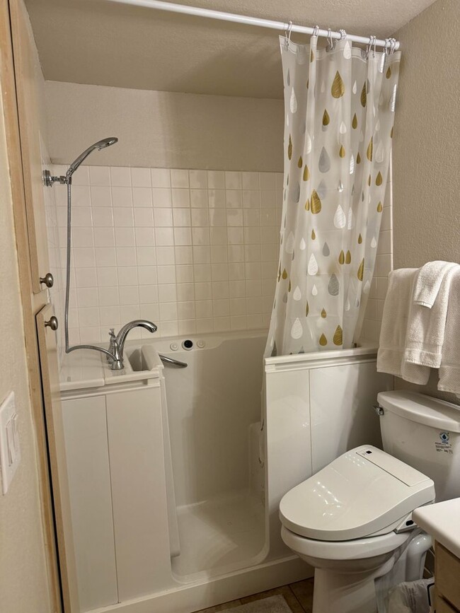 Building Photo - SUMMERLIN CONDO-FULLY FURNISHED, ALL UTILI...