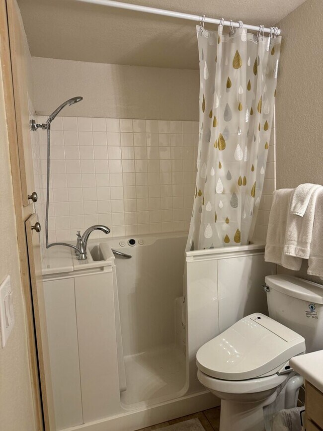 Building Photo - SUMMERLIN CONDO-FULLY FURNISHED, ALL UTILITIES INCLUDED!