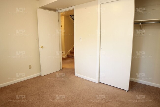 Building Photo - 447 W Swallow Rd