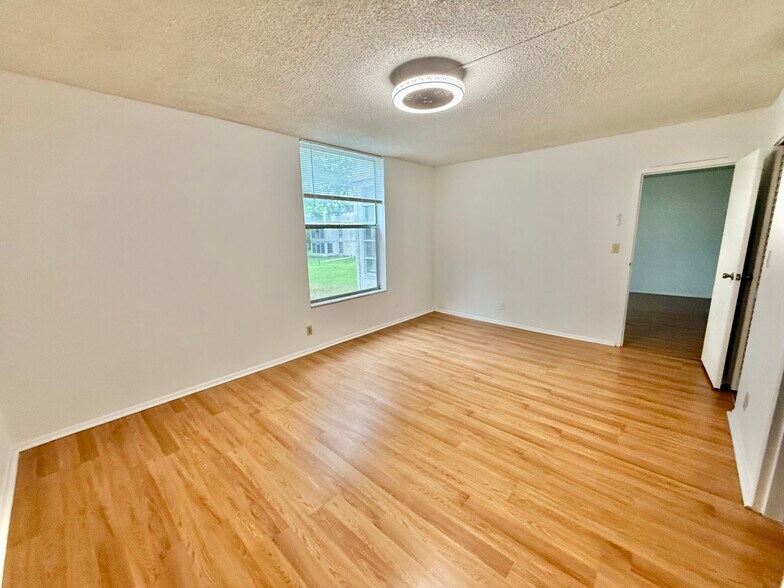 Building Photo - 8301 Sands Point Blvd