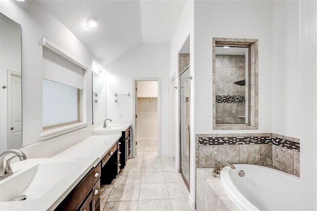 Building Photo - 3405 Venezia View