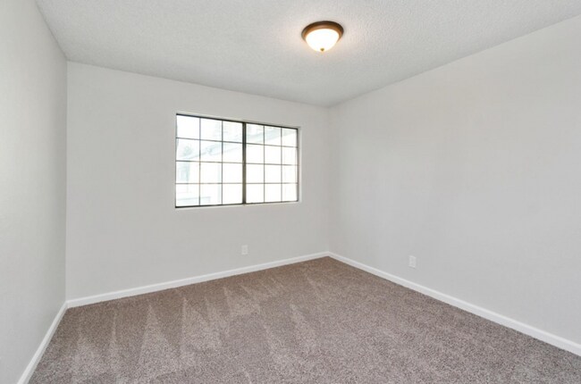 Building Photo - 4718 E Alamos Ave