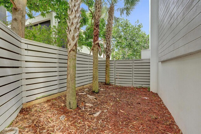 Building Photo - North Ocean Boulevard, Pompano Beach, FL 33062 - 4 BR 3.5 BA townhouse
