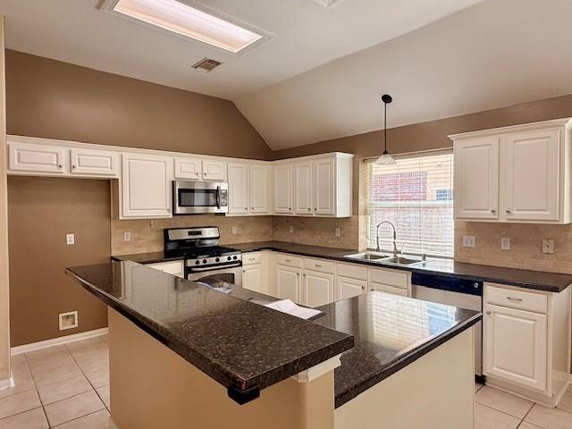 Building Photo - 1826 Oak Lodge Dr