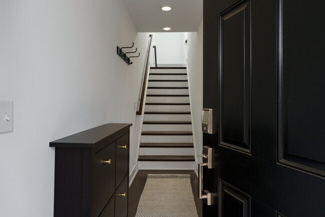 Building Photo - 1907 Swales Ct